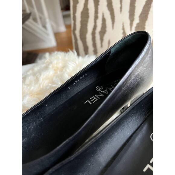 Chanel Classic Mid-Height Cap Toe Pointy Chunky Heels - Picture 6 of 16